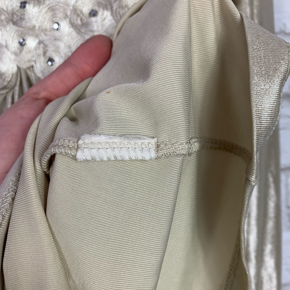 ECI New York Metallic Gold Rosette VNeck Blouse L - Picture 7 of 7